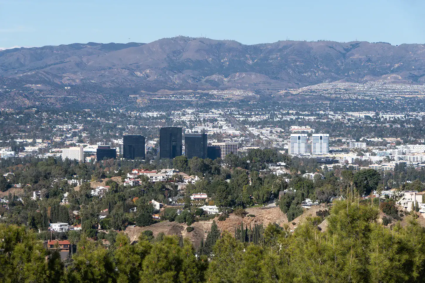 Central Orange County Living: Why Tustin Offers the Best of Both Worlds